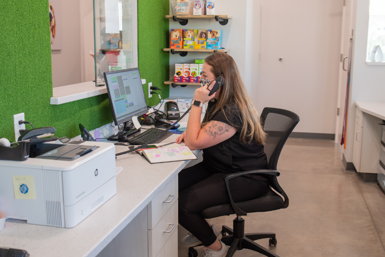 receiptionist-booking-appointments.png receiptionist-booking-appointments.png